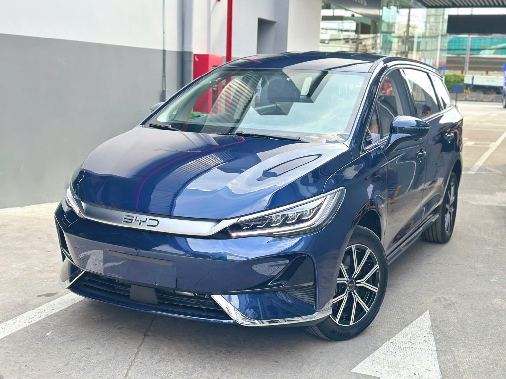 BYD M6