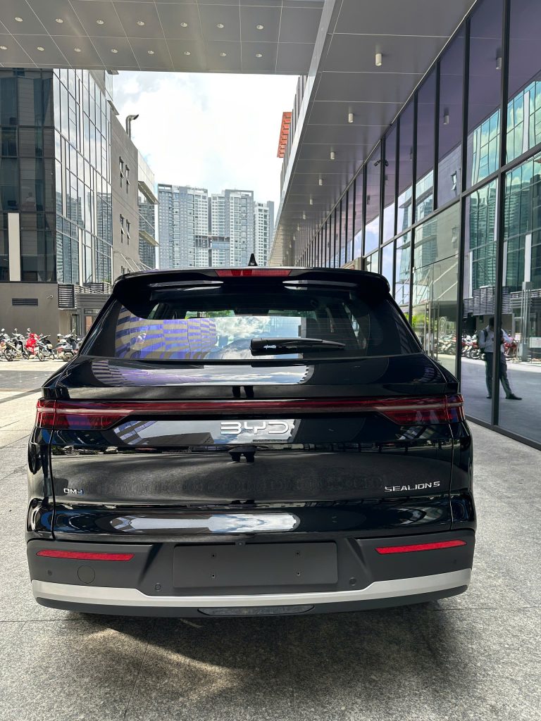 Đuôi BYD Sealion 5.jpg